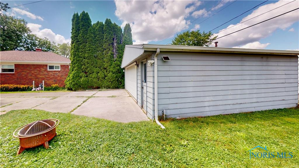 3154 Maeterlinck Avenue