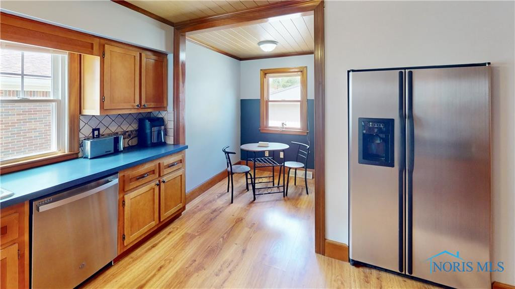 3154 Maeterlinck Avenue