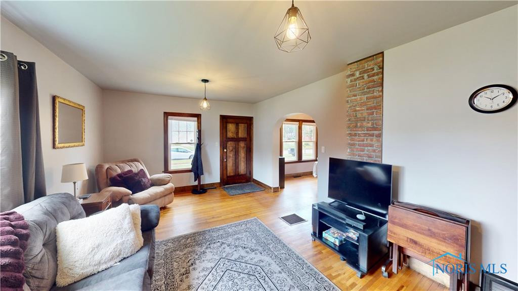 3154 Maeterlinck Avenue