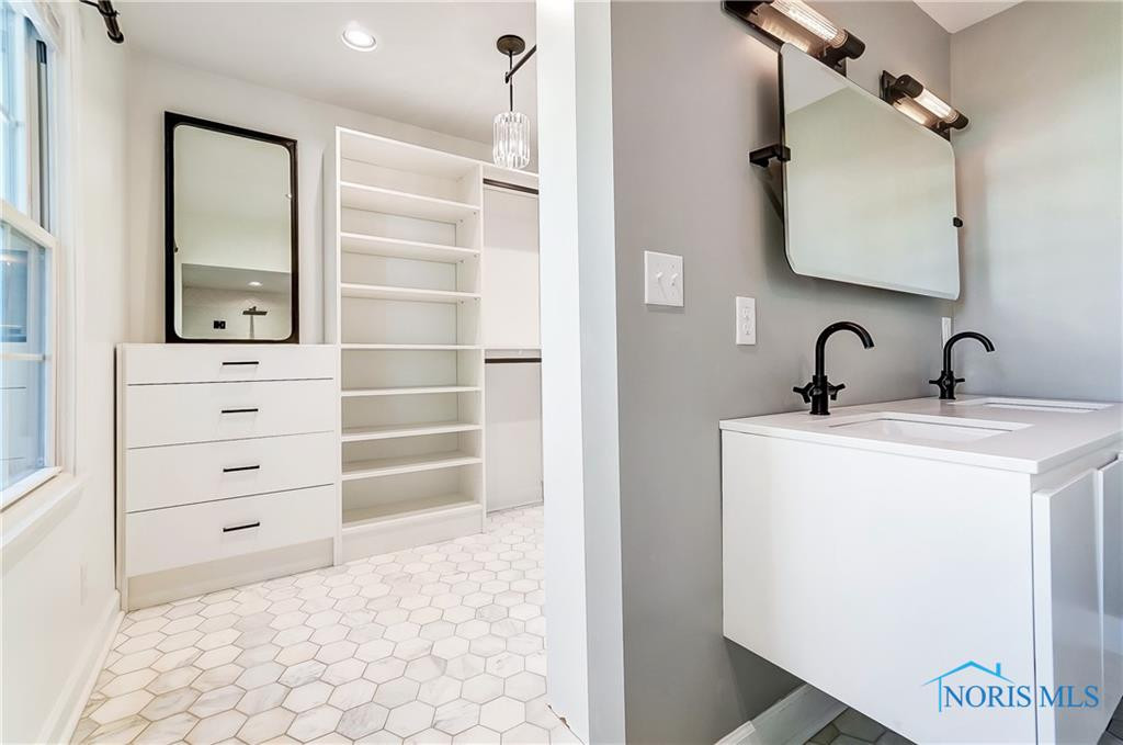 1242 Old Trail Road R