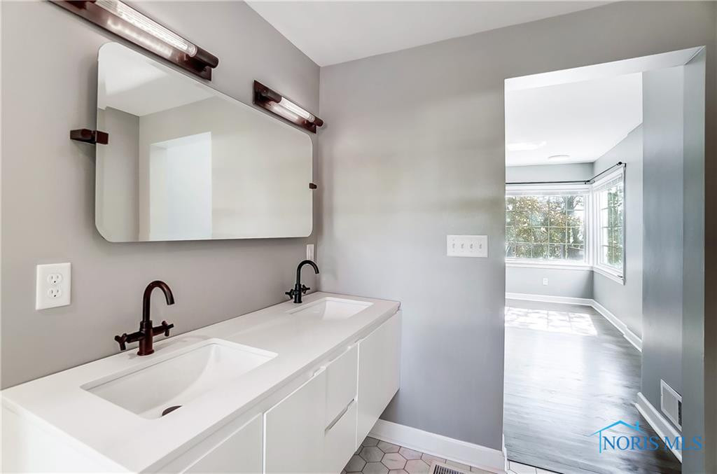 1242 Old Trail Road R