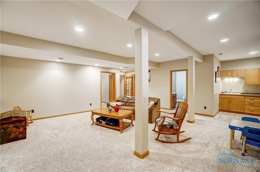 1419 S Redhawk Drive