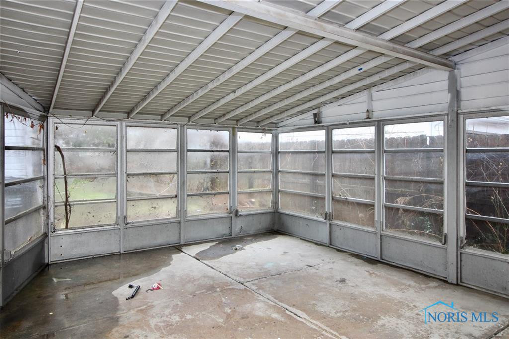 3522 Hazelhurst Avenue