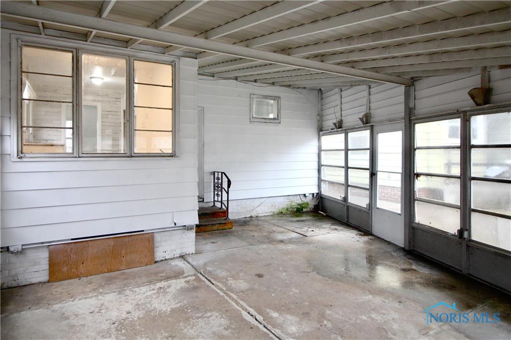 3522 Hazelhurst Avenue