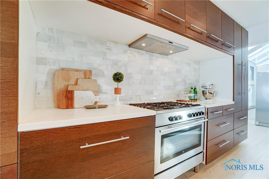 2549 Broadway Street 2549