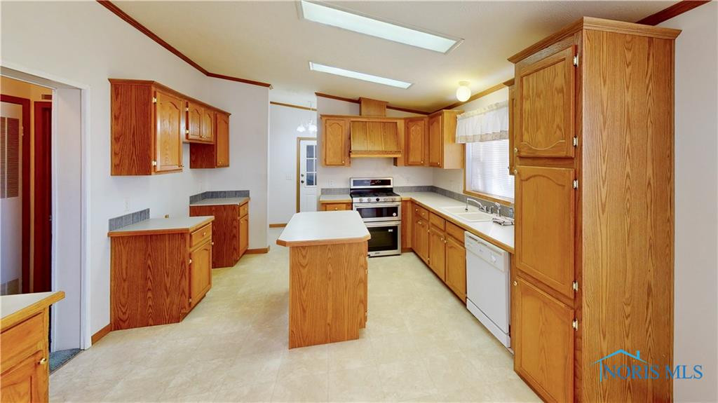 2220 Redbud Lane