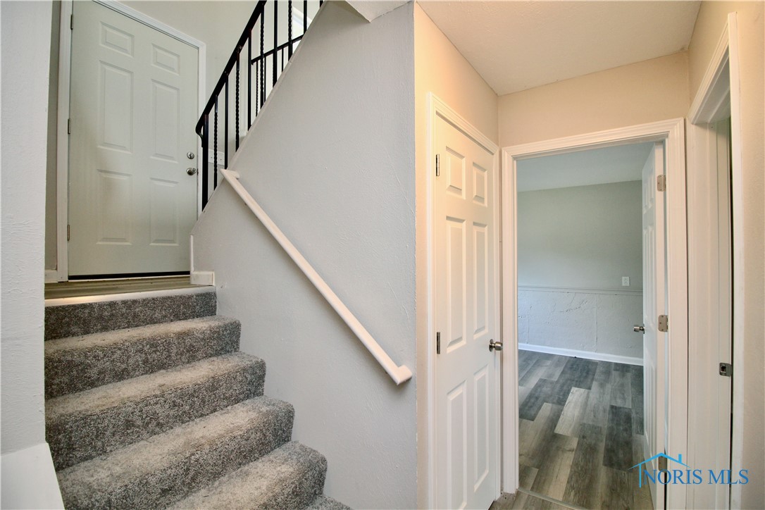 6182 Old Farm Court