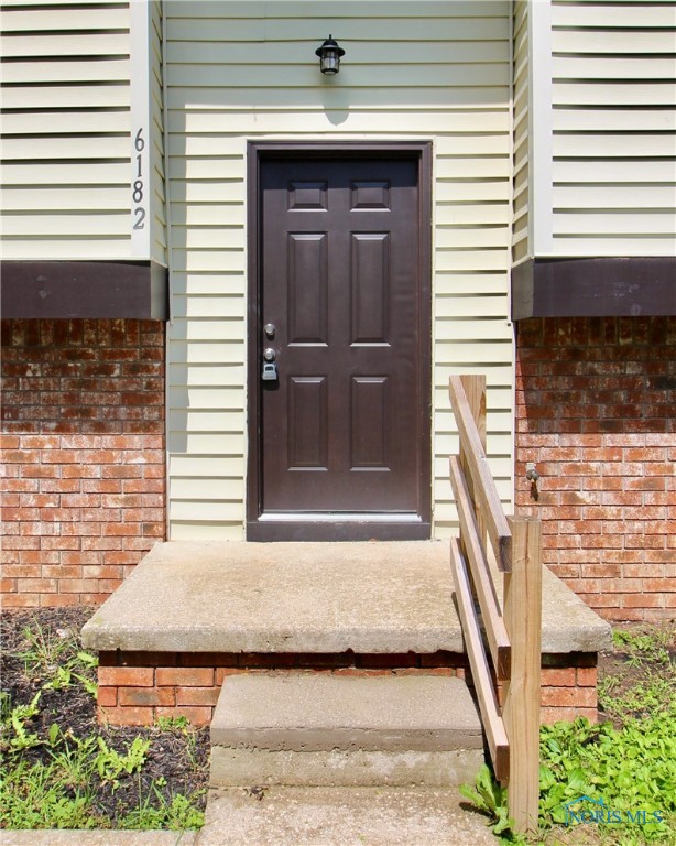 6182 Old Farm Court