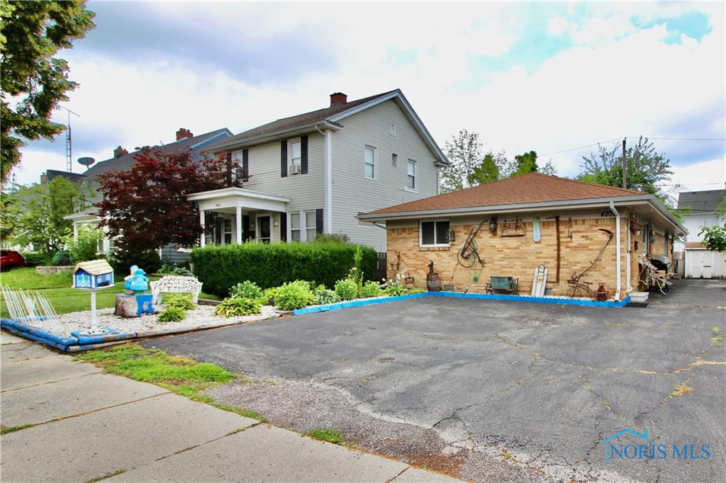 4202 Parrakeet Avenue