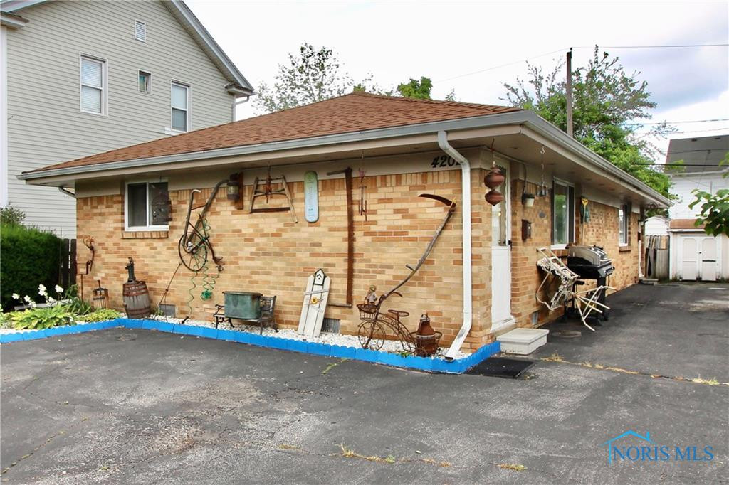 4202 Parrakeet Avenue