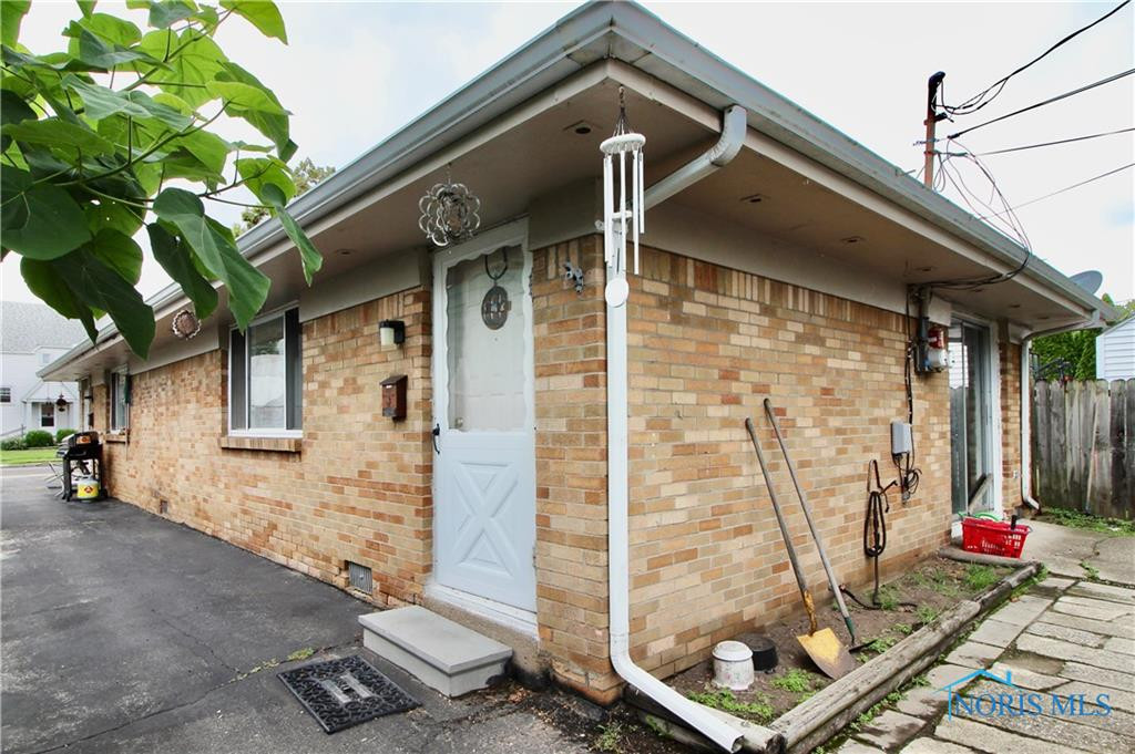 4202 Parrakeet Avenue