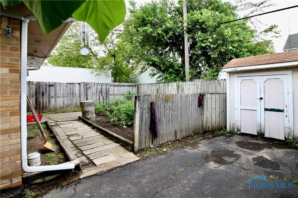 4202 Parrakeet Avenue