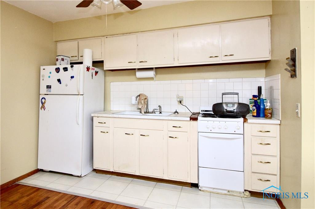 4202 Parrakeet Avenue