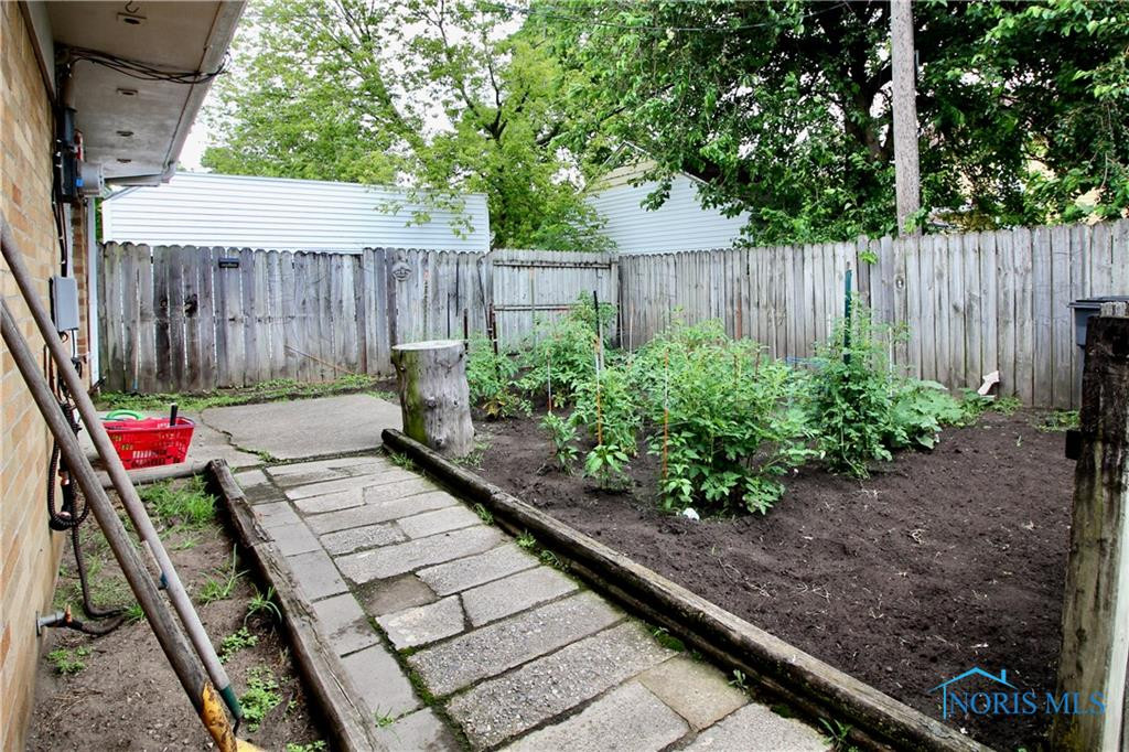 4202 Parrakeet Avenue