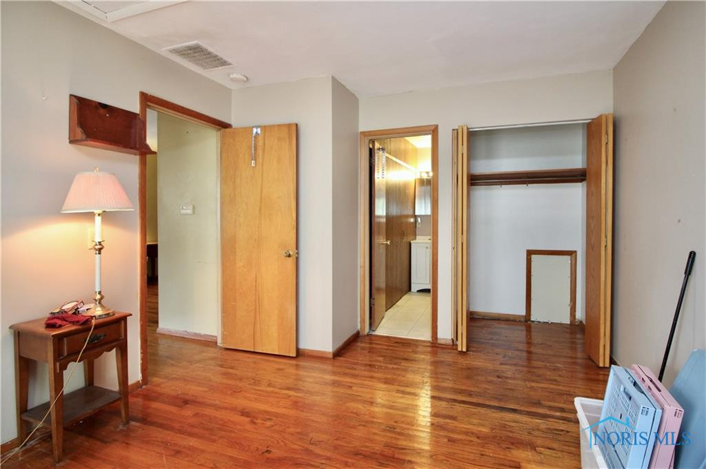 4202 Parrakeet Avenue