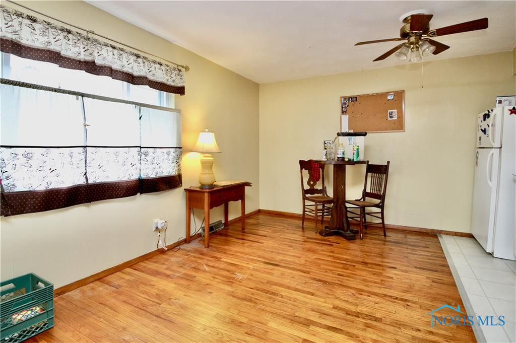 4202 Parrakeet Avenue