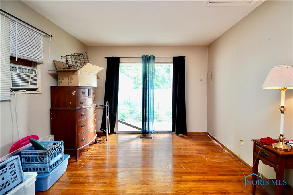 4202 Parrakeet Avenue