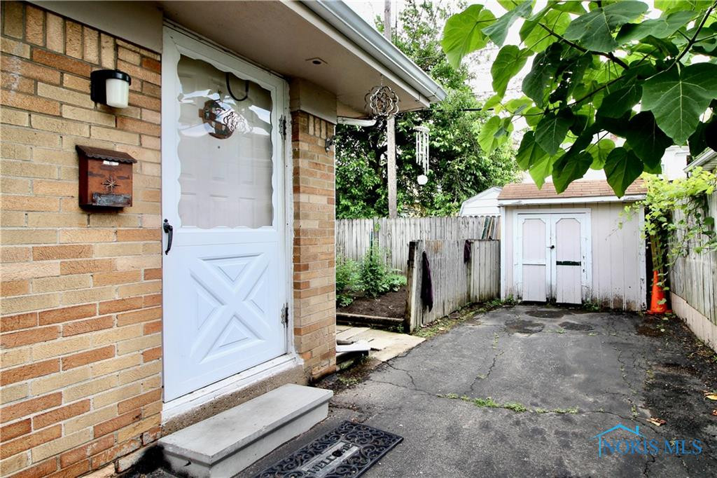 4202 Parrakeet Avenue