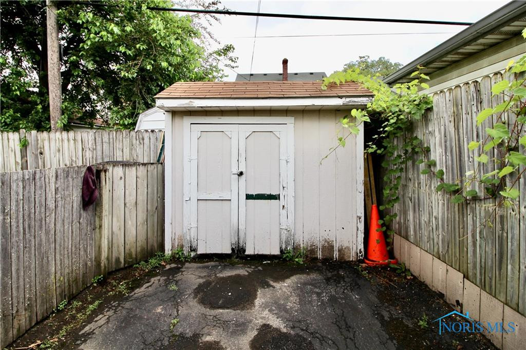 4202 Parrakeet Avenue