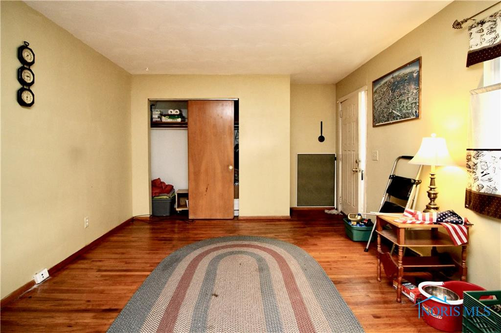 4202 Parrakeet Avenue