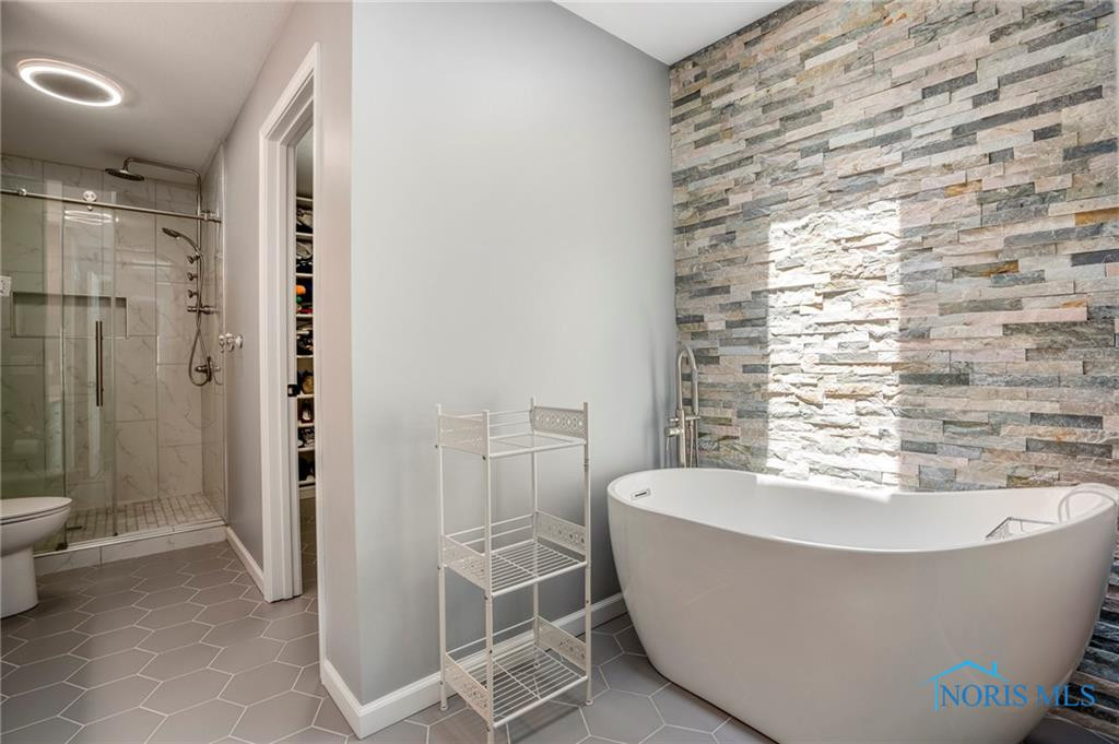 2838 Long View Drive