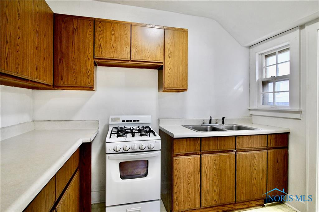 2547 Greenway Street