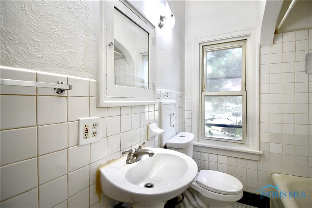 2547 Greenway Street