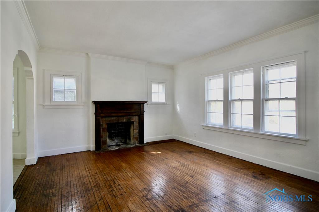 2547 Greenway Street