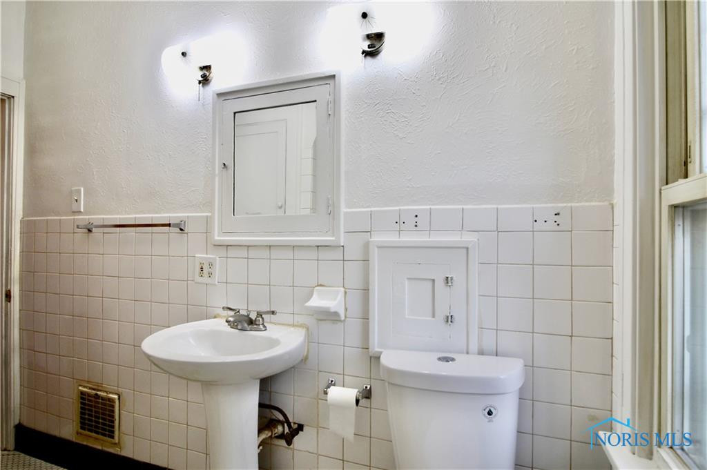 2547 Greenway Street