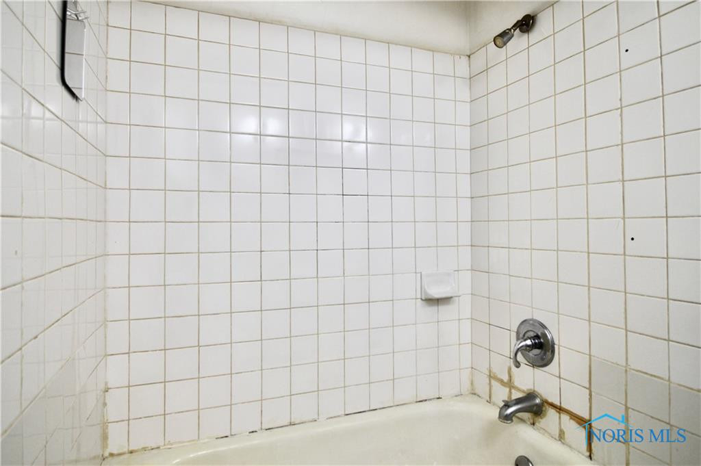 2547 Greenway Street