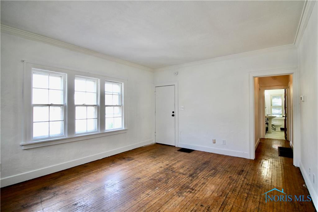 2547 Greenway Street