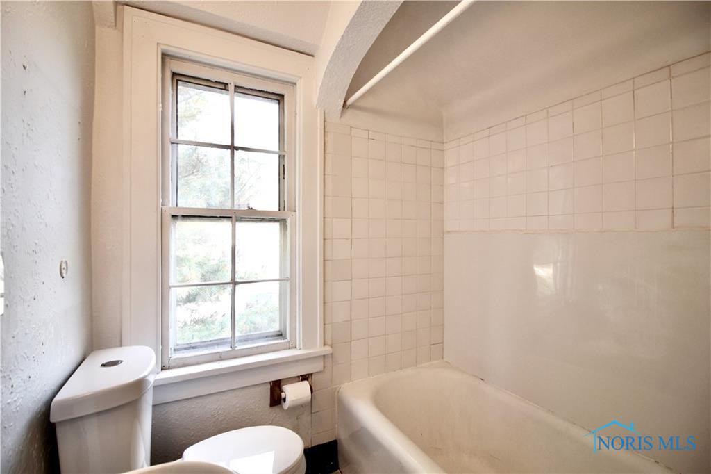 2547 Greenway Street