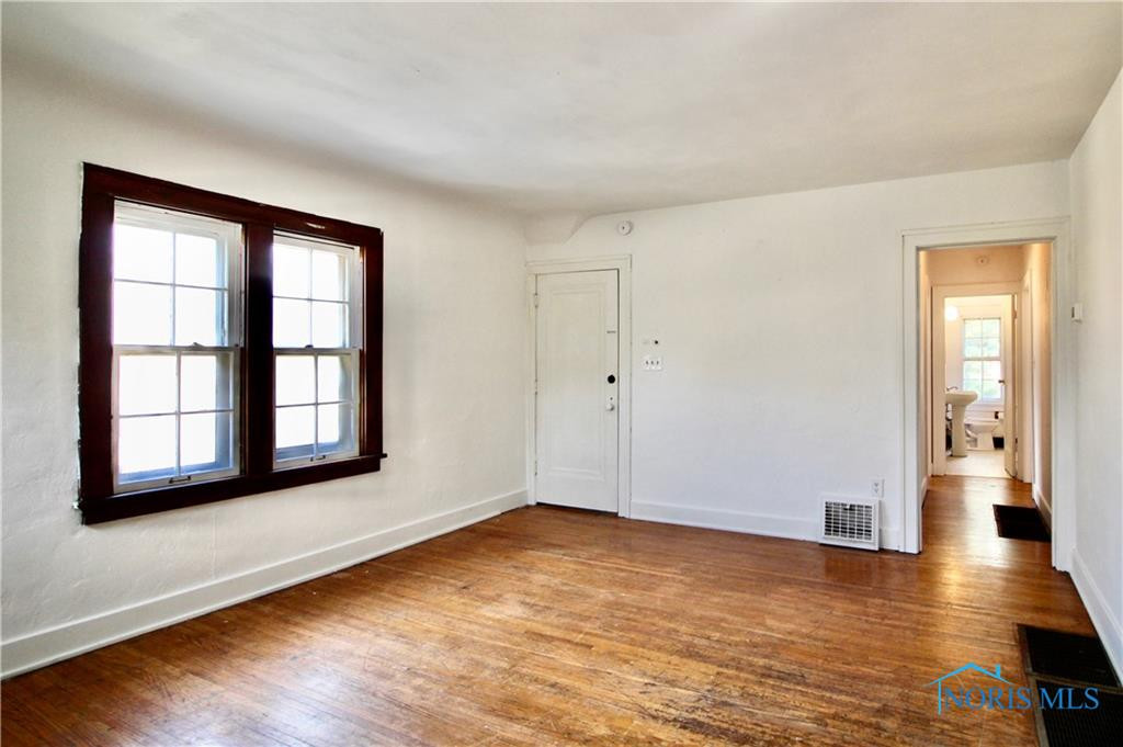 2547 Greenway Street