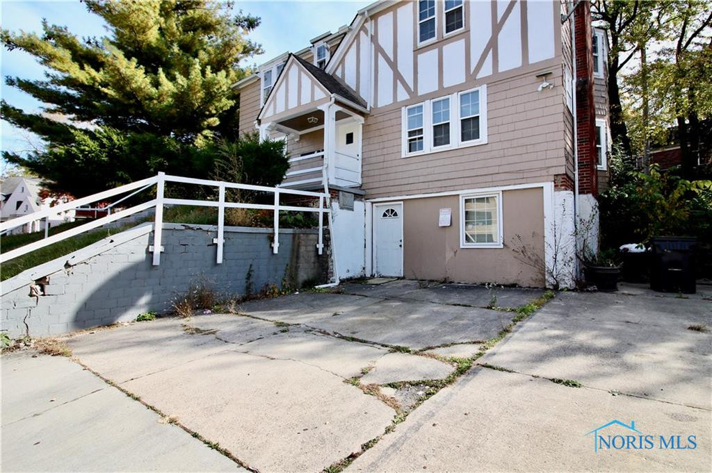 2547 Greenway Street