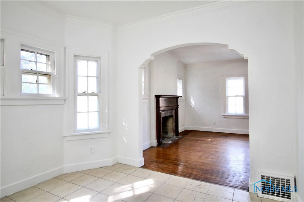 2547 Greenway Street