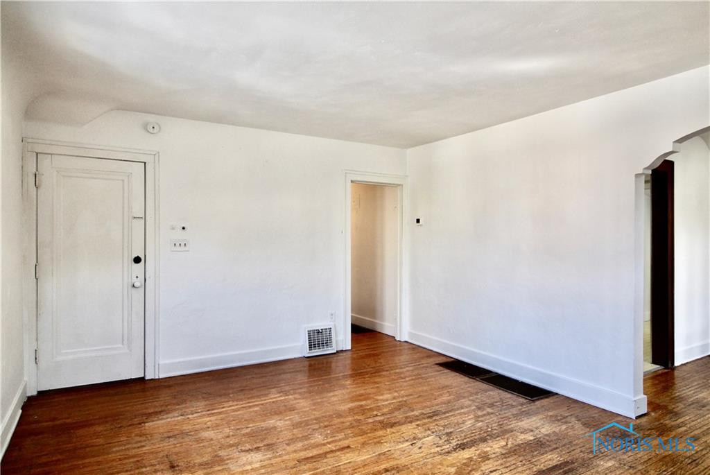 2547 Greenway Street