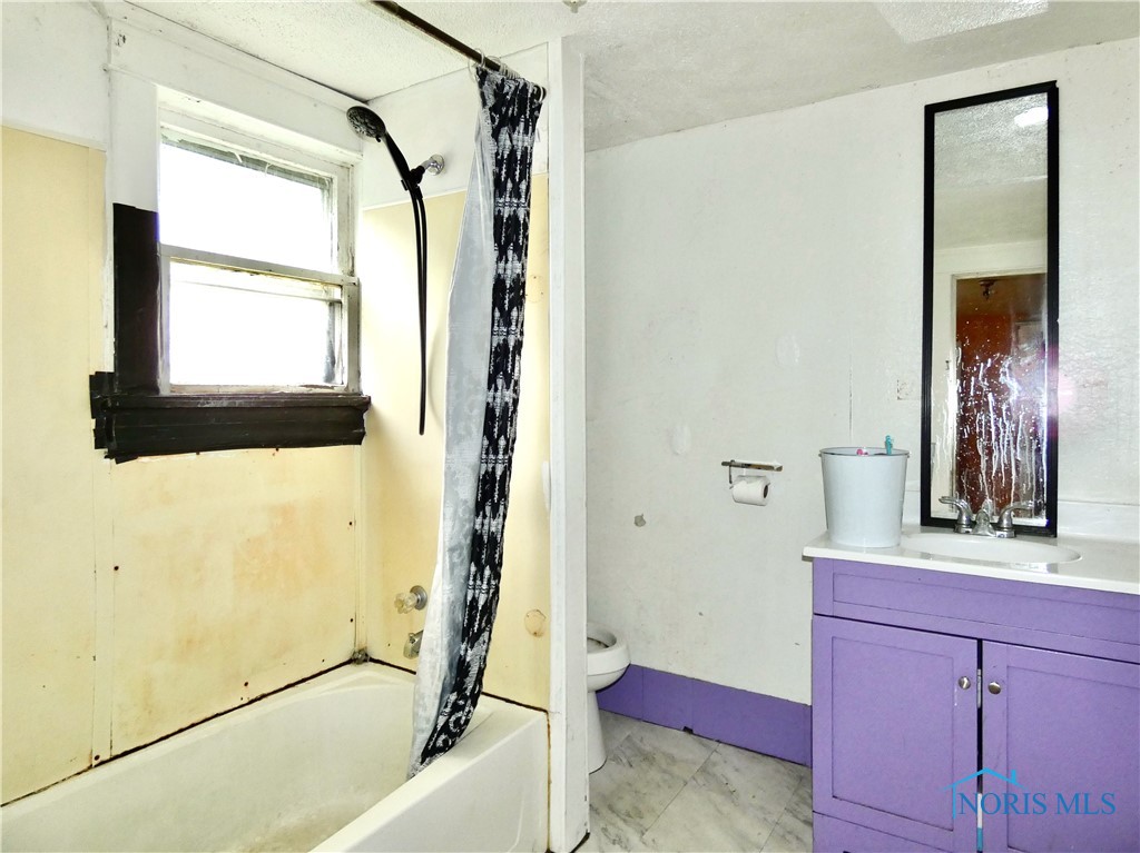260 E 6th Street