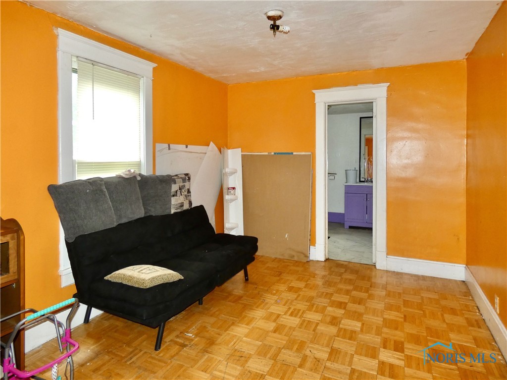 260 E 6th Street
