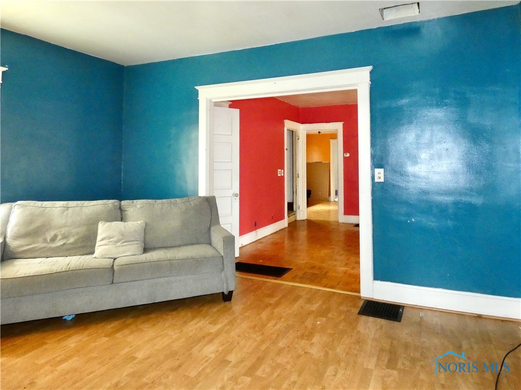 260 E 6th Street