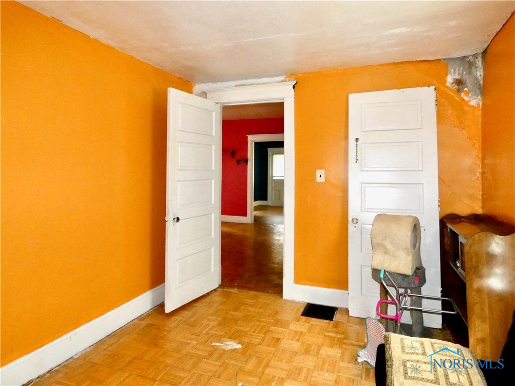 260 E 6th Street