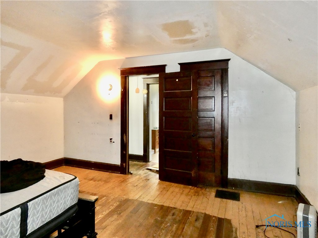 260 E 6th Street