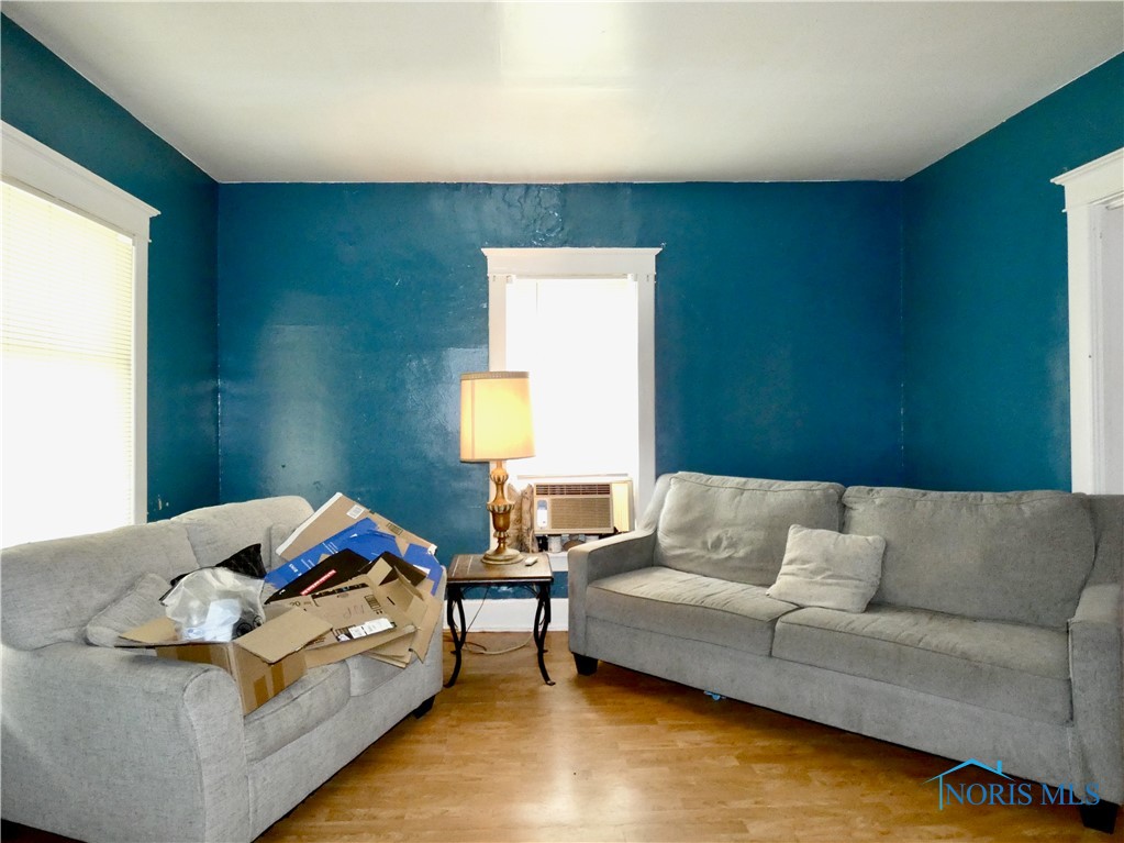 260 E 6th Street