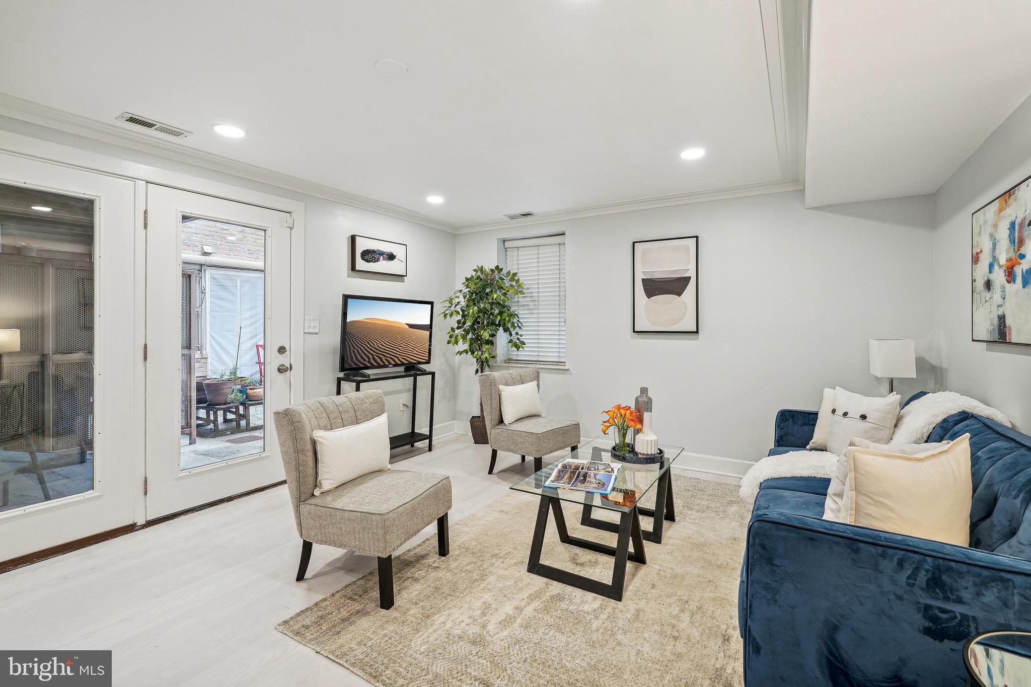14 S St NE #103
