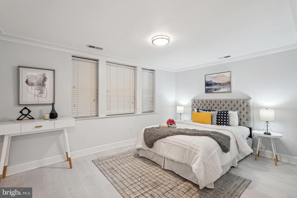 14 S St NE #103