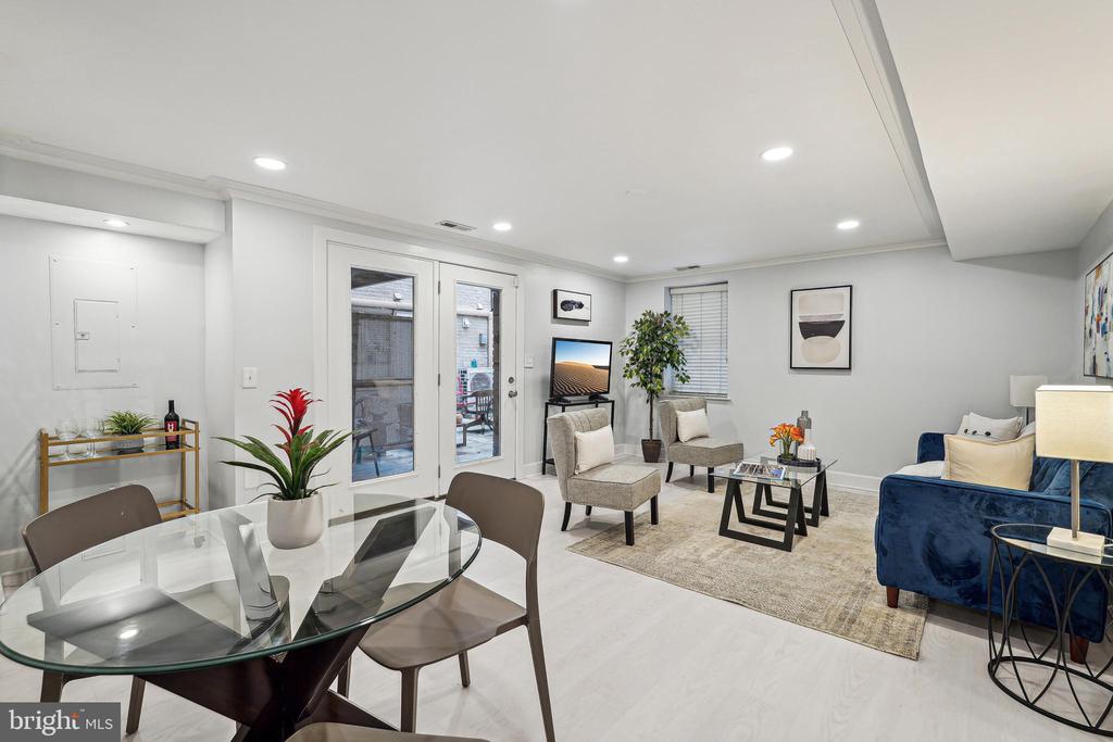 14 S St NE #103