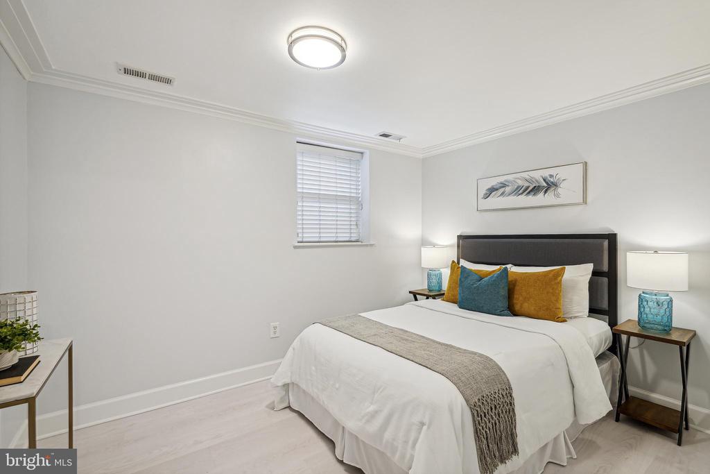 14 S St NE #103