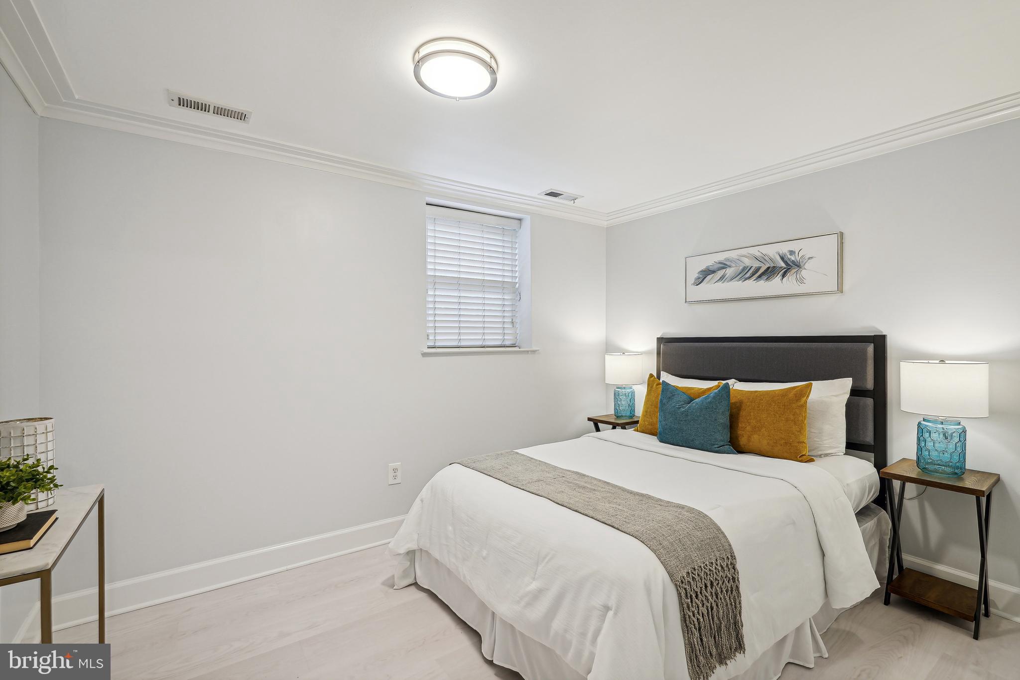 14 S St NE #103