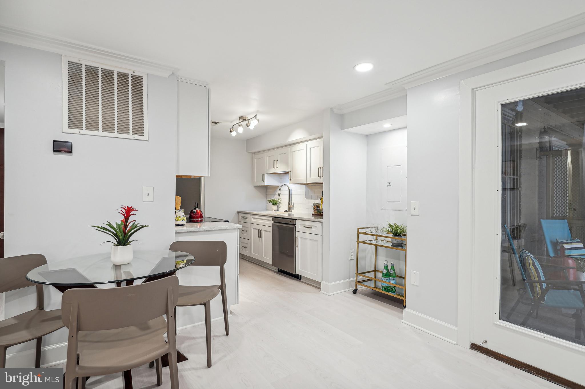 14 S St NE #103