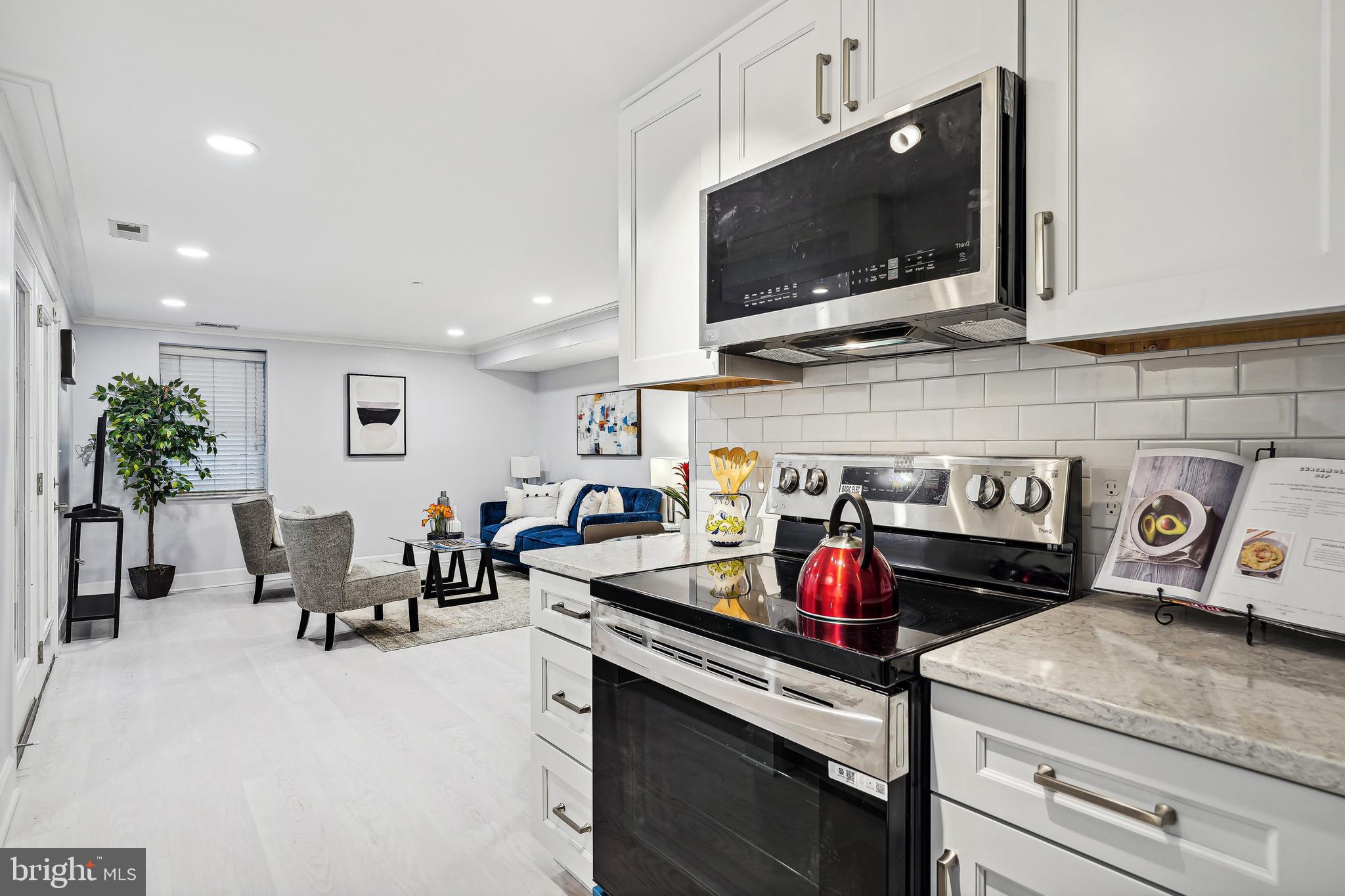 14 S St NE #103