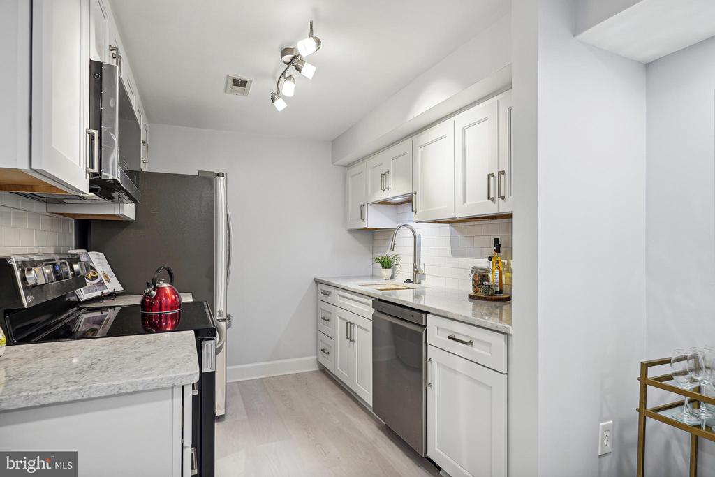14 S St NE #103